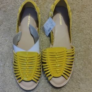 Maurice's Yellow Sandals Nwt size 9